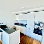 Elegant 2Br Apartment In Prestigious Quartermile