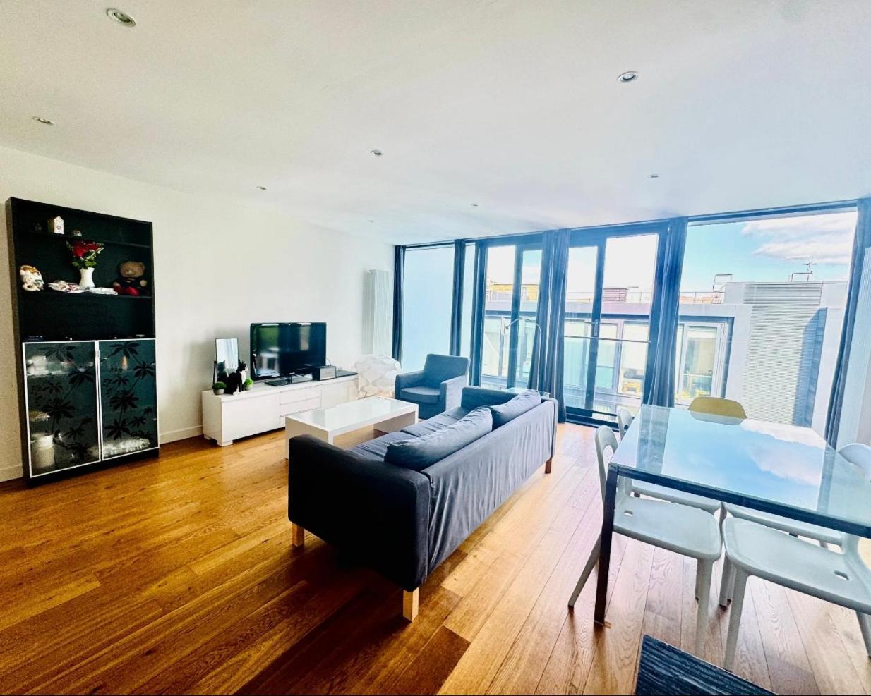 Elegant 2br In Prestigious Quartermile Apartment
